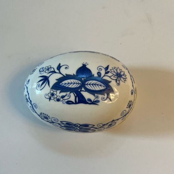 Vienna Woods Fine Bone China Trinket Box - Picture 2 of 11